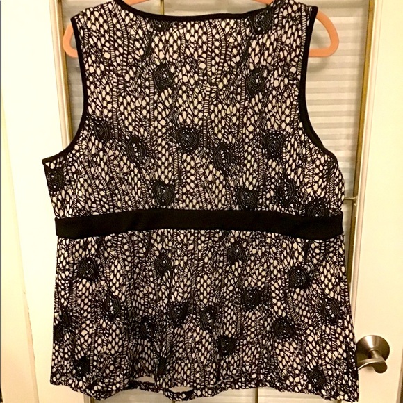 Beautiful laced dressy evening top. Plus size 2. - Picture 4 of 5
